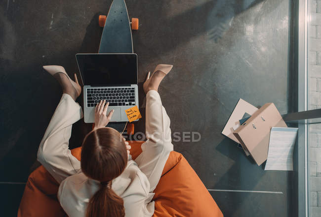 Businesswoman using laptop — Stock Photo