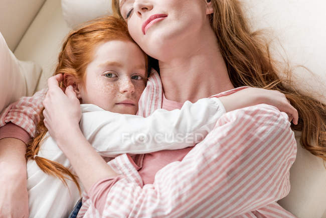 Madre e figlia piccola — Foto stock