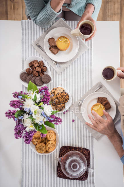 Couple having breakfast at home — Stock Photo