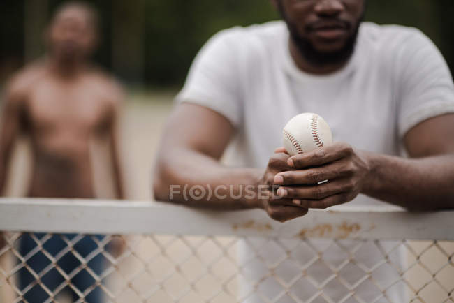 Beau joueur de baseball — Photo de stock