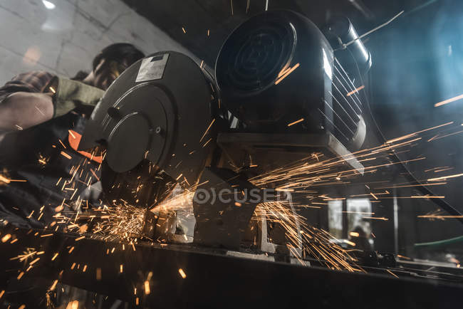 Selective focus of welder using welding torch in workshop — Stock Photo